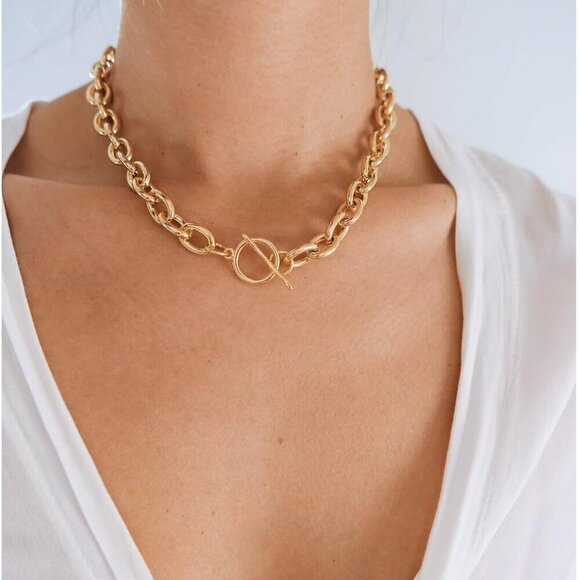 Dainty Chunky Gold Necklace with Unique Toggle Clasp - Jewelry Gift Ready - Picture 3 of 5